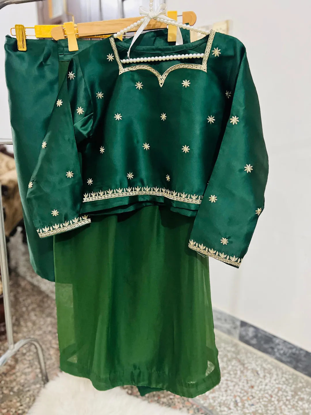 Stitched Chiffon Saree Green Embroidered Blouse Set Stitched Chiffon Saree Green Embroidered Blouse Set