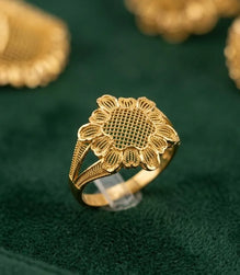 Golden Flower Design Women's Wedding Ring