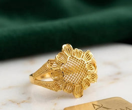 Golden Flower Design Women's Wedding Ring