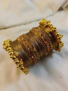 Nagina Kara Bangle Set Golden Sparkling Stones